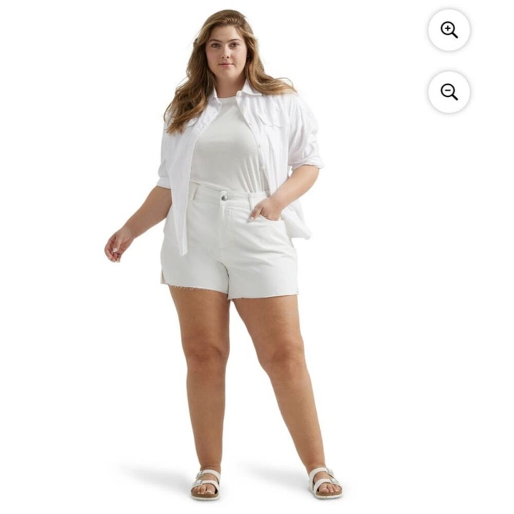 Lee® Women's Plus Heritage High Rise Loose Fit Short Size 24W in White NWT